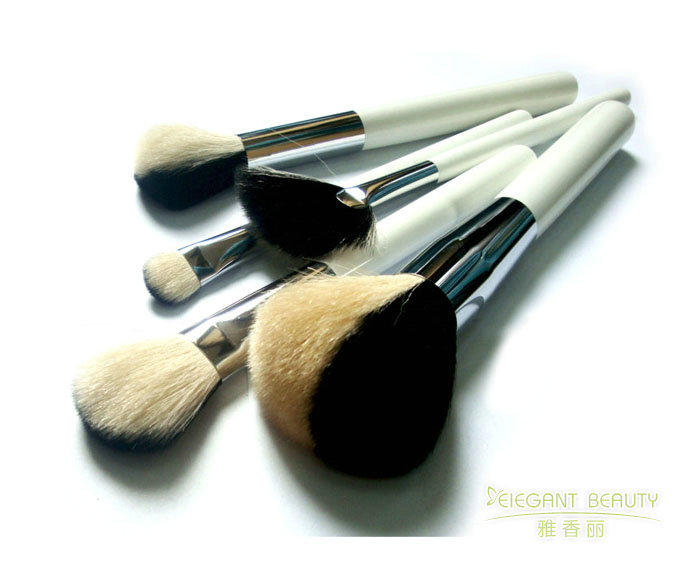 草莓视频APP官网柄的材质对使用体验有何影响？你们提供哪些选择？