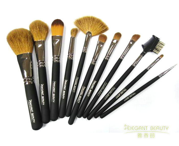 成套草莓视频APP官网中的刷毛硬度对化妆效果有何影响？